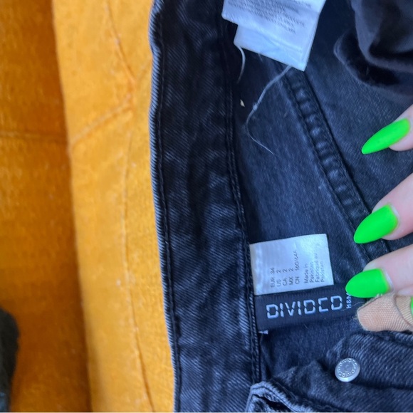 Women’s Black Denim Jeans - Picture 4 of 4